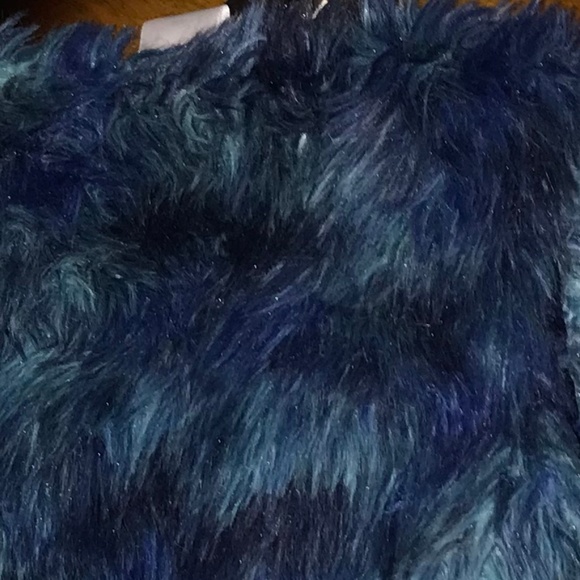 SOLD- Blue faux fur vest Girls 14/16 - Picture 6 of 8